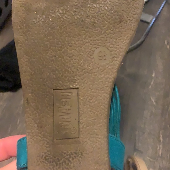 Women’s Size 9.5 Teal/Tan Sandals - Picture 5 of 5
